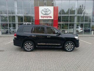 2018 Toyota Land Cruiser 200 Series Рестайлинг 2, чёрный, 7999000 рублей, вид 4