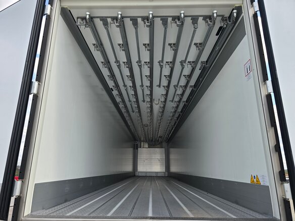 2025 Schmitz Cargobull SKO, белый - вид 18