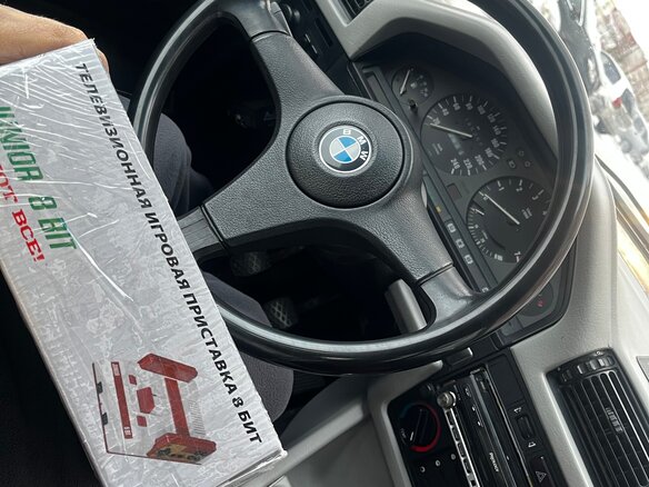 1986 BMW 3 серии 318i II (E30), красный, 680000 рублей - вид 9