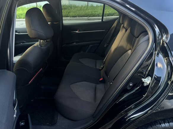 2020 Toyota Camry VIII (XV70), чёрный, 2450000 рублей - вид 20