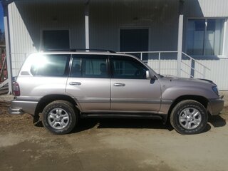 2005 Toyota Land Cruiser 100 Series Рестайлинг 1, серебристый, 2550000 рублей, вид 2