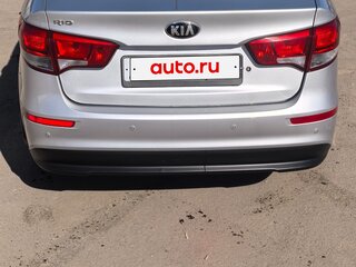 2015 Kia Rio III Рестайлинг, серебристый, 1240000 рублей, вид 4