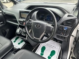 2021 Toyota Voxy III (R80) Рестайлинг, белый, 1800000 рублей, вид 5
