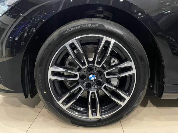 2025 BMW 5 серии 530Li xDrive VIII (G60/G61/G68), чёрный - вид 8