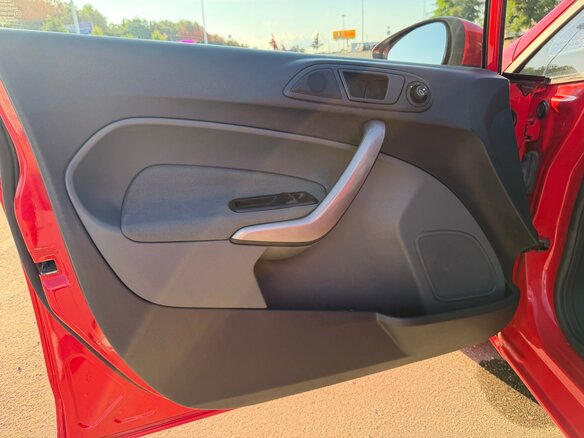 2009 Ford Fiesta Mk6, красный - вид 24