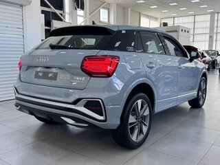 2025 Audi Q2 L 35 TFSI I Рестайлинг, серый, 3369000 рублей, вид 4