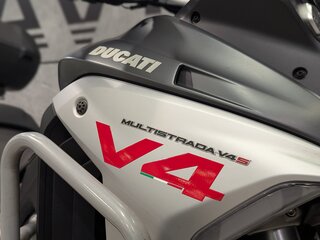 2023 Ducati Multistrada V4, серый, 2300000 рублей, вид 4