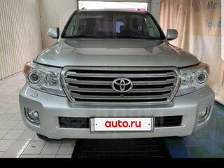 2015 Toyota Land Cruiser 200 Series Рестайлинг 1, серебристый, 6000000 рублей, вид 2