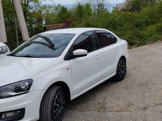 2016 Volkswagen Polo V Рестайлинг, белый, 810000 рублей, вид 4