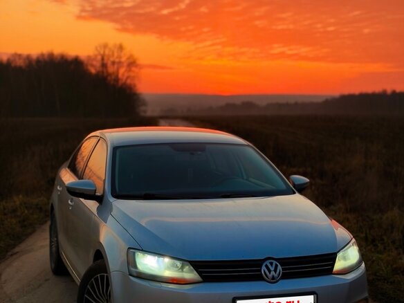 2013 Volkswagen Jetta VI, серебристый, 880000 рублей