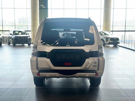 2017 Mitsubishi Pajero IV Рестайлинг 2, белый, 3900000 рублей, вид 5