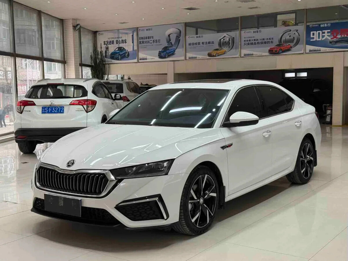 Открыть фотографии: Skoda Octavia IV (A8)