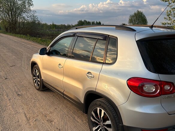 2010 Volkswagen Tiguan I, серебристый, 1280000 рублей - вид 1