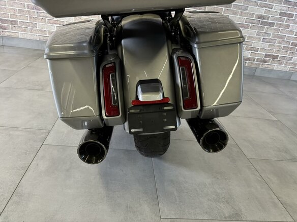 2023 Harley-Davidson CVO Street Glide, серебристый, 3850000 рублей - вид 10