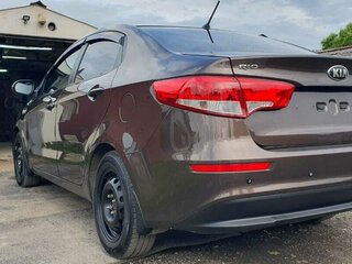 2015 Kia Rio III Рестайлинг, коричневый, 900000 рублей, вид 3