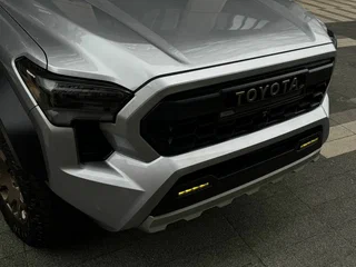 2025 Toyota Tacoma IV, серый, 10990000 рублей, вид 5