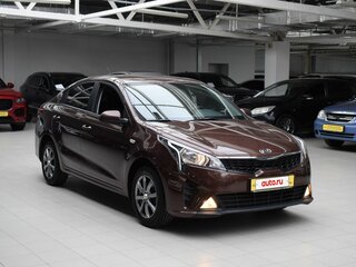 2022 Kia Rio IV Рестайлинг, коричневый, 1540000 рублей, вид 1