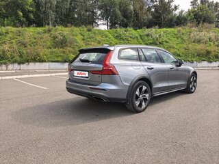 2021 Volvo V60 Cross Country II, серый, 3549000 рублей, вид 3