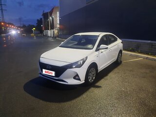 2021 Hyundai Solaris II Рестайлинг, белый, 1200000 рублей, вид 1