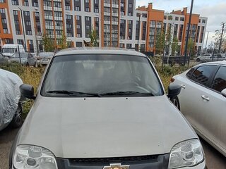 2018 Chevrolet Niva I Рестайлинг, серый, 580000 рублей, вид 2