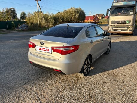 2013 Kia Rio 4-speed III, серебристый, 690000 рублей, вид 4