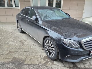 2019 Mercedes-Benz E-Класс 200 V (W213, S213, C238), чёрный, 2600000 рублей, вид 2