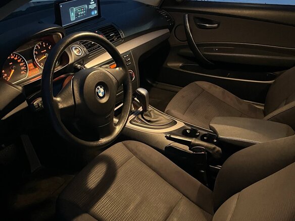 2010 BMW 1 серии 116i I (E81/E82/E87/E88) Рестайлинг, белый, 900000 рублей - вид 22