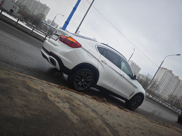 2017 BMW X6 30d II (F16), белый, 4000000 рублей - вид 4