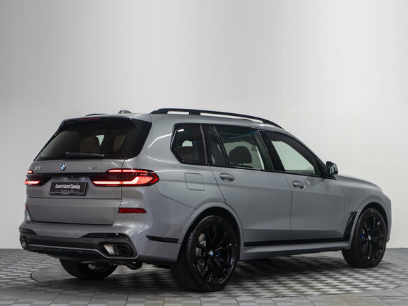 2026 BMW X7 40i I (G07) Рестайлинг, серый - вид 7