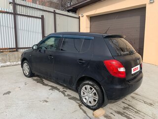 2011 Skoda Fabia II Рестайлинг, чёрный, 325000 рублей, вид 4