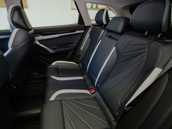 2026 Geely Atlas II, чёрный - вид 13