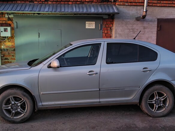 2013 Skoda Octavia II (A5) Рестайлинг, серебристый, 650000 рублей - вид 3