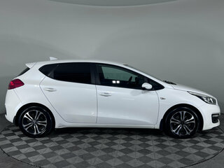 2017 Kia Ceed II Рестайлинг, белый, 1150000 рублей, вид 4