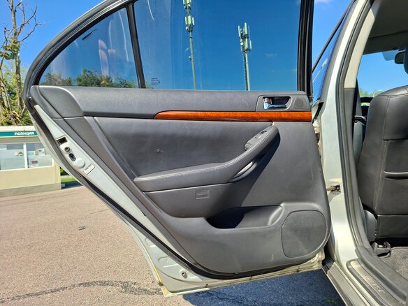 2007 Toyota Avensis II Рестайлинг, серебристый, 900000 рублей - вид 12