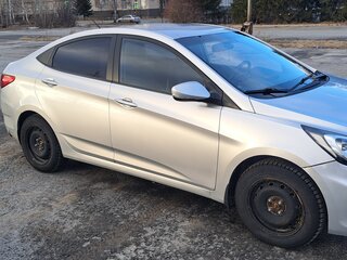 2011 Hyundai Solaris I, серебристый, 730000 рублей, вид 3