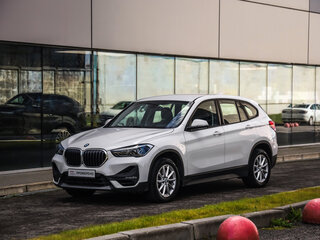 2021 BMW X1 20i xDrive II (F48) Рестайлинг, белый, 3499000 рублей, вид 3