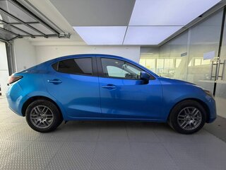 2017 Toyota Yaris DJ/DL, синий, 1095000 рублей, вид 4