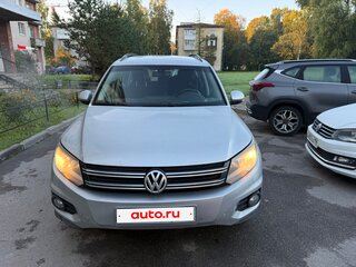 2016 Volkswagen Tiguan I Рестайлинг, серебристый, 1450000 рублей, вид 1