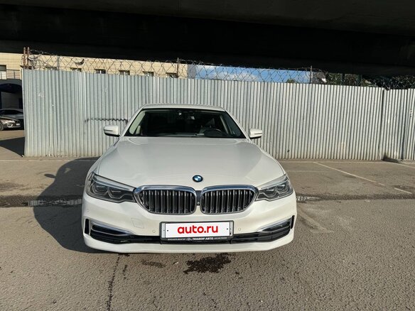 2019 BMW 5 серии 520d xDrive VII (G30/G31/G38), белый, 3200000 рублей - вид 2