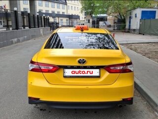 2021 Toyota Camry VIII (XV70), жёлтый, 1650000 рублей, вид 2