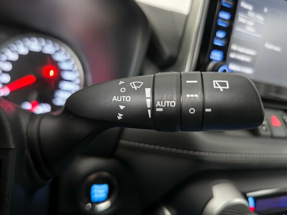 2020 Toyota RAV4 V (XA50), белый - вид 13