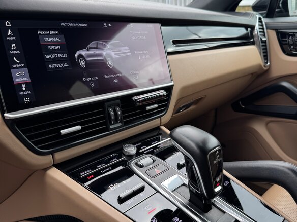 2020 Porsche Cayenne Coupé III, чёрный, 7850000 рублей - вид 15