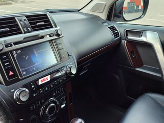 2014 Toyota Land Cruiser Prado 5-speed 150 Series Рестайлинг 1, серебристый, 4100000 рублей, вид 3