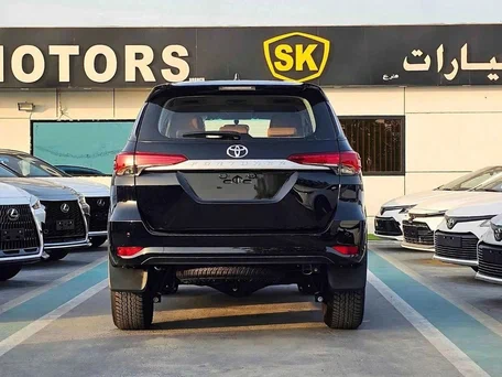 2025 Toyota Fortuner II Рестайлинг, чёрный, 4850000 рублей, вид 4