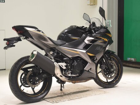 2022 Kawasaki Ninja 400, чёрный, 530000 рублей, вид 4