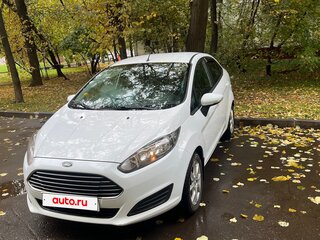 2015 Ford Fiesta Mk6 Рестайлинг, белый, 850000 рублей, вид 3