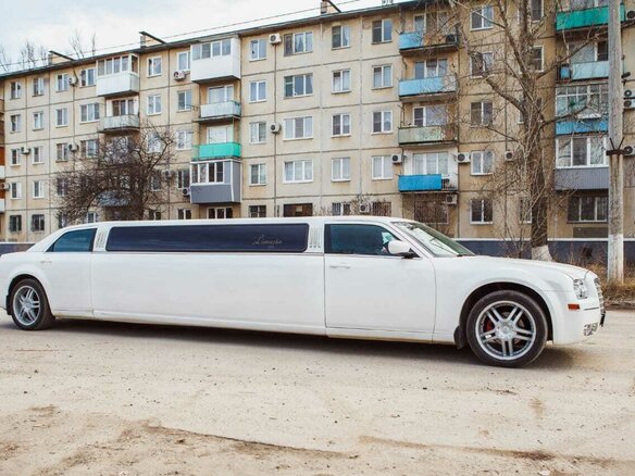 2006 Chrysler 300C I, белый, 555555 рублей - вид 3