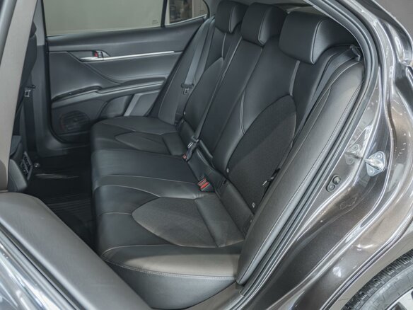 2021 Toyota Camry VIII (XV70) Рестайлинг, коричневый, 2350000 рублей - вид 12