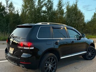 2007 Volkswagen Touareg I Рестайлинг, чёрный, 1700000 рублей, вид 2