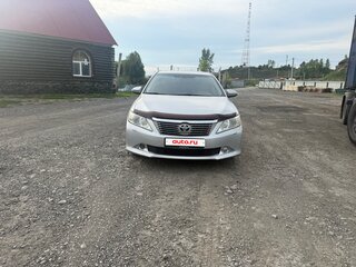 2012 Toyota Camry VII (XV50), серебристый, 1650000 рублей, вид 1